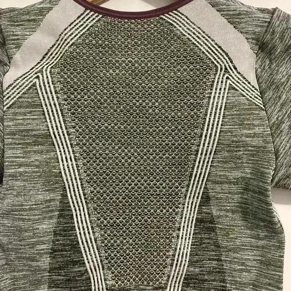 Athleta Impact Crop Tee Short Sleeve Heather Grey - Picture 4 of 8